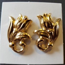 Avon Spring Tulip Earrings Goldtone Surgical Steel Posts Vintage 1990 New in Box - $12.47