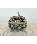 JEWELED PEACOCK HINGED TRINKET BOX MULTI COLOR PIERCED LACQUERED 2.25&quot; R... - $370.25 MXN