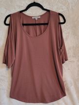 Green Envelope Los Angeles Cold Shoulder Top Casual Short Sleeve Women S... - $9.49
