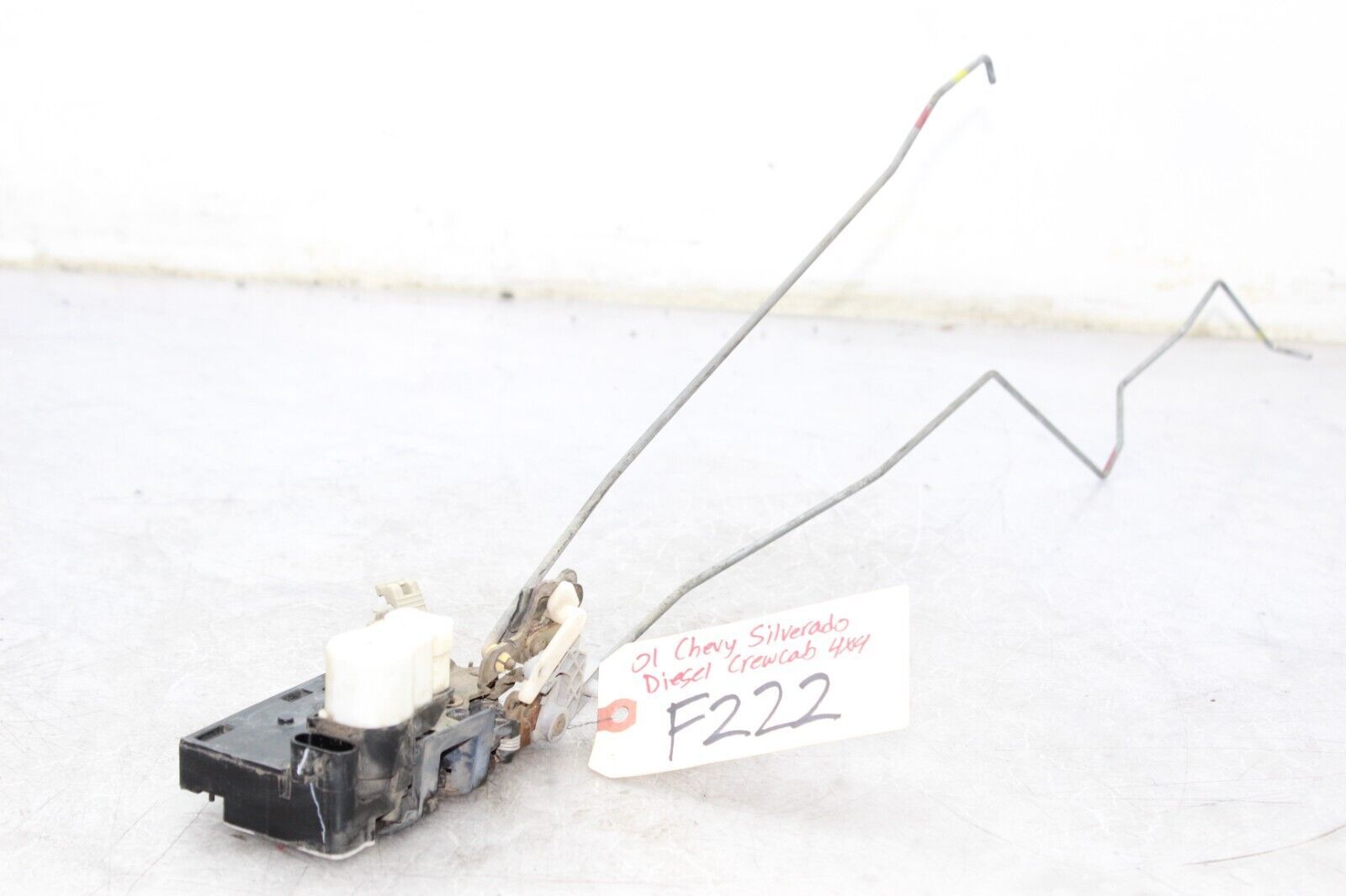 01 CHEVROLET SILVERADO DIESEL CREWCAB 4X4 Driver Side Door Latch F222 - $51.59