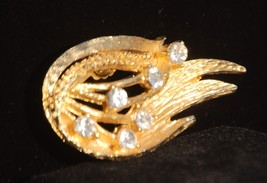 Gold Tone Comet Brooch Pin Clear Rhinestones Jewelry Vintage - £11.67 GBP