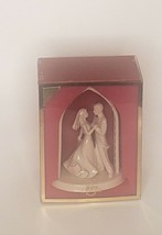 2001 Lenox Bride Groom Porcelain Cake Topper Annual Ornament Figurine Gold Ivory - £11.95 GBP