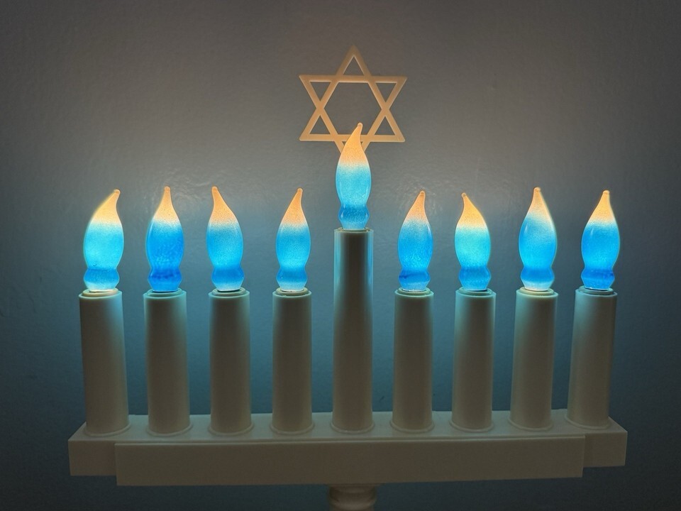EUC Vintage 1970s Plastic Menorah Candelabra Blue Flame Candle Light 12”Wx16”H Item image 4