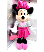 The Minnie Mouse Valentine Greeter is a giant Valentine&#39;s Day-themed dec... - $465.66 MXN