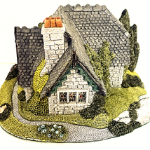 Glengarry Lodge Fraser Creations Made in Scotland 1993 Sculpture - $9.87