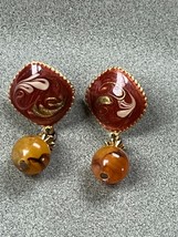 Estate Rusty &amp; Cream Swirl Enamel Squares w Amber Plastic Bead Dangle Post Earri - £9.02 GBP