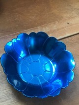 Vintage Everlast Marked Bright Blue Etched Flower Lightweight Metal Berr... - $9.49