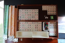 Vtg Mahjong Set in Briefcase 178 Tiles Dice Trays Etc Beautiful - $3,790.91 MXN