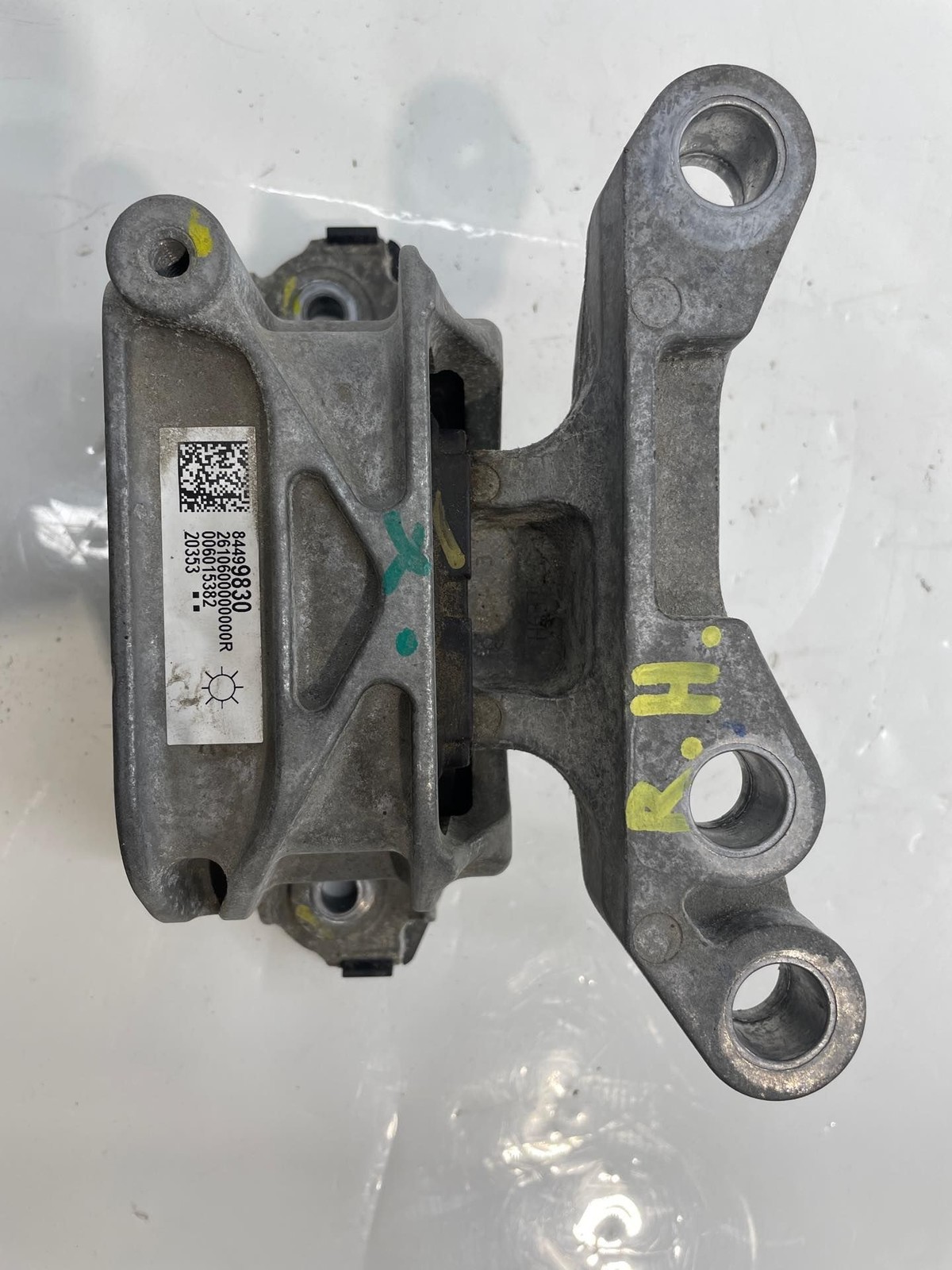 2021 Chevy Traverse LT 3.6L RH Passenger Transmission Frame Mount 84499830 OEM Item image 2