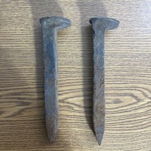 LOT OF 2 ANTIQUE RAILROAD SPIKES NAILS RECLAIMED SALVAGED INDUSTRIAL DECOR - £11.69 GBP
