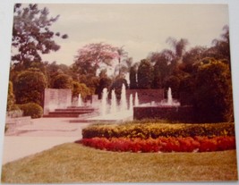 Vintage Beautiful Water Fountains Cypress Gardens Florida 1982 - $1.99