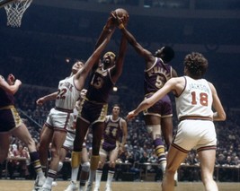 Dave Debusschere Wilt Chamberlain 8X10 Photo New York Knicks Lakers Basketball - $4.94