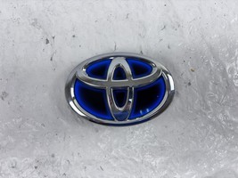 75310-33010 Toyota Camry Highlander Prius Avalon Front OEM Blue Emblem - $750.84 MXN