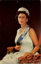 UK Royalty H.M. Queen Elizabeth II by Karsh of Ottowa Postcard Z8 - £7.15 GBP