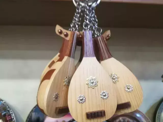 Souvenir Keychain Souvenir Arabic Oud guitar wooden gift key chain  Item image 6