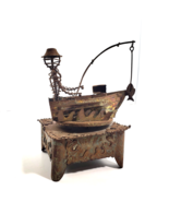 VTG Metal Art Fishing Boat Fisherman Music Box &quot;Up The Lazy River&quot; Rusty... - $560.96 MXN