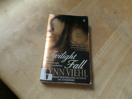Novel of the Darkyn Ser.: Twilight Fall by Lynn Viehl (2008, UK- A Format Paperb - £0.77 GBP