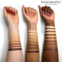 Bodyography Silk Cream Compact Foundation - #03 Light/Medium image 3