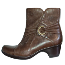 CLARKS Leather Brown Boots 6M Women&#39;s Shoes Zipper Bootie. - $20.59