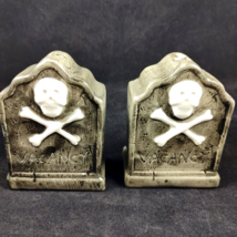 Halloween Headstone Salt &amp; Pepper Shakers Ceramic Skull &amp; Crossbones Vacancy - £9.40 GBP