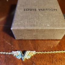 Authentic LOUIS VUITTON Essential V California Dreaming Bracelet Gold M69580 - £309.30 GBP
