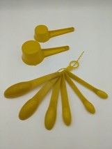 Vintage Plastic MEASURING Spoons 6 Yellow And 2 Cups Mustard Color Mixed Set - £7.90 GBP