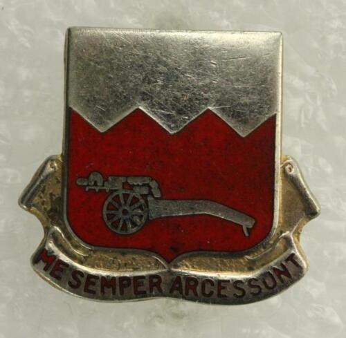 Vintage US Military DUI Pin 97th Field Artillery Bn ME SEMPER ARCESSUN - $8.87
