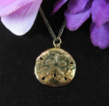 SANDDOLLAR Pendant Metal Vintage Necklace Goldtone 18&quot; Sand Dollar Beach Ocean - £13.44 GBP