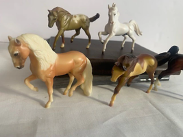 Breyers Reeves brown, tan &amp; white horses foals 3&quot; set of 5 - £62.14 GBP