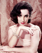 Elizabeth Taylor Gorgeous Pose Of This Movie Icon 16x20 Canvas Giclee - £55.74 GBP