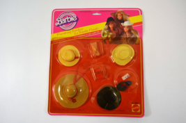 Barbie Finishing Touches Hats &amp; Glasses No 2460 1982 VTG NRFP Carded Mattel - £19.28 GBP