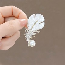 Crystal Female Rhinestone Lapel Pins Wedding Party Safety Pins Gifts Brooches - £14.85 GBP