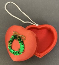 Vintage Silvestri Heart Christmas Wreath Ornament Small Trinket Gift Rin... - $29.57 CAD