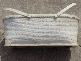 Antique WICKER BABY BASSINET Large CRADLE BASKET WHITE 12&quot;deep x 21&quot;wd x... - $2,351.99 MXN