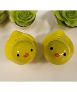 Chicky Chick Salt Pepper Shakers Kitsch Yellow Kitchen 2 1/2&quot; Cottage core - $244.84 MXN