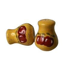 Old Country Look Porcelain Apple Salt and Pepper Shakers Set - £11.58 GBP