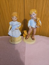 Avon 2pc Girl &amp; Boy  A MOTHER&#39;S LOVE  AND BEST FRIENDS Porcelain Figurin... - $128.96 MXN