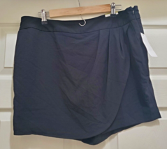 Liz Claiborne Womens Petite Skort Skirt Size 14P Color Black Sits At Waist - $34.15