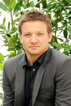 Jeremy Renner Shoot For The Bourne Legacy 18x24 Poster - $23.99