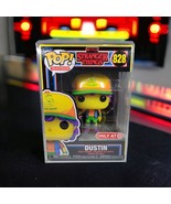 Funko Pop + Protector TV #828 Stranger Things Dustin Black Light Target ... - $235.17 MXN
