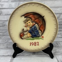Hummel 1982 Annual Plate Girl With Umbrella No 275 Goebel Germany 7.5 Inches - $15.23