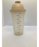 VTG Tupperware Cup Quick Shaker Mixer w/ Lid Measure 500 ML17 oz Almond lid - $6.93