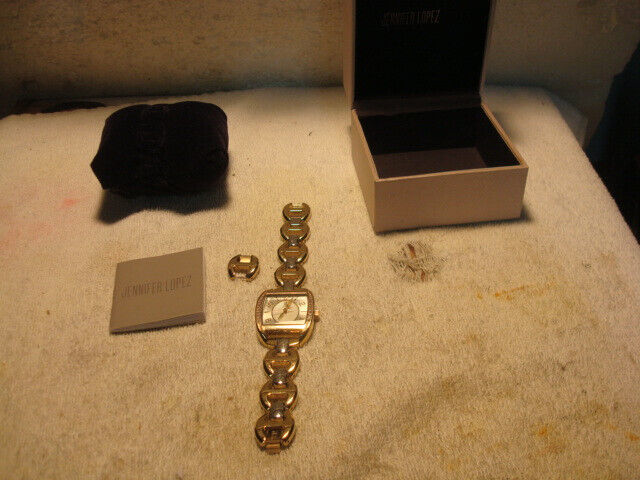 JENNIFER LOPEZ WOMENS WATCH  BOX PAPERS WXTRA LINK AND NEW Battery - $35.00