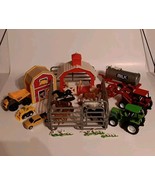 Large Lot Mixed Plastic Farm Tractors, Farm Animals, Barn, Gate, and Oth... - $454.67 MXN