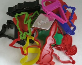 Cookie Cutter Lot of 20 Vintage Tupperware Ekco Fox Run Craftsmen Press ... - $19.70