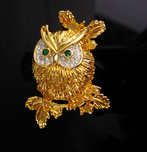 Vintage Owl Brooch / sparkling rhinestones /  Bird pin / Figural costume... - $85.00