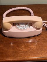 Crosley Vait - CR59-PI Corded Princess Phone - Pink Push Button - $350.14 MXN