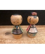 VINTAGE JAPAN KOKESHI CUTE WOOD 1.75&quot; TALL HAND PAINTED DOLL COUPLE - $216.91 MXN