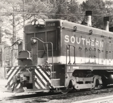 Southern Railway Railroad SOU #1048w NW2 Electromotive Train Photo Havelock NC - £7.49 GBP