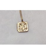 Vintage Gold Tone Metal Girl Scout Trefoil Locket Pendant w/chain - $13.56 CAD
